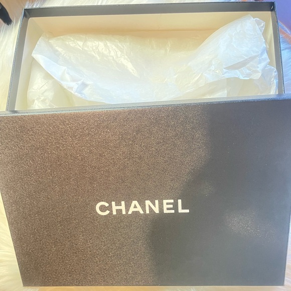 CHANEL BIG BOX - Picture 3 of 6
